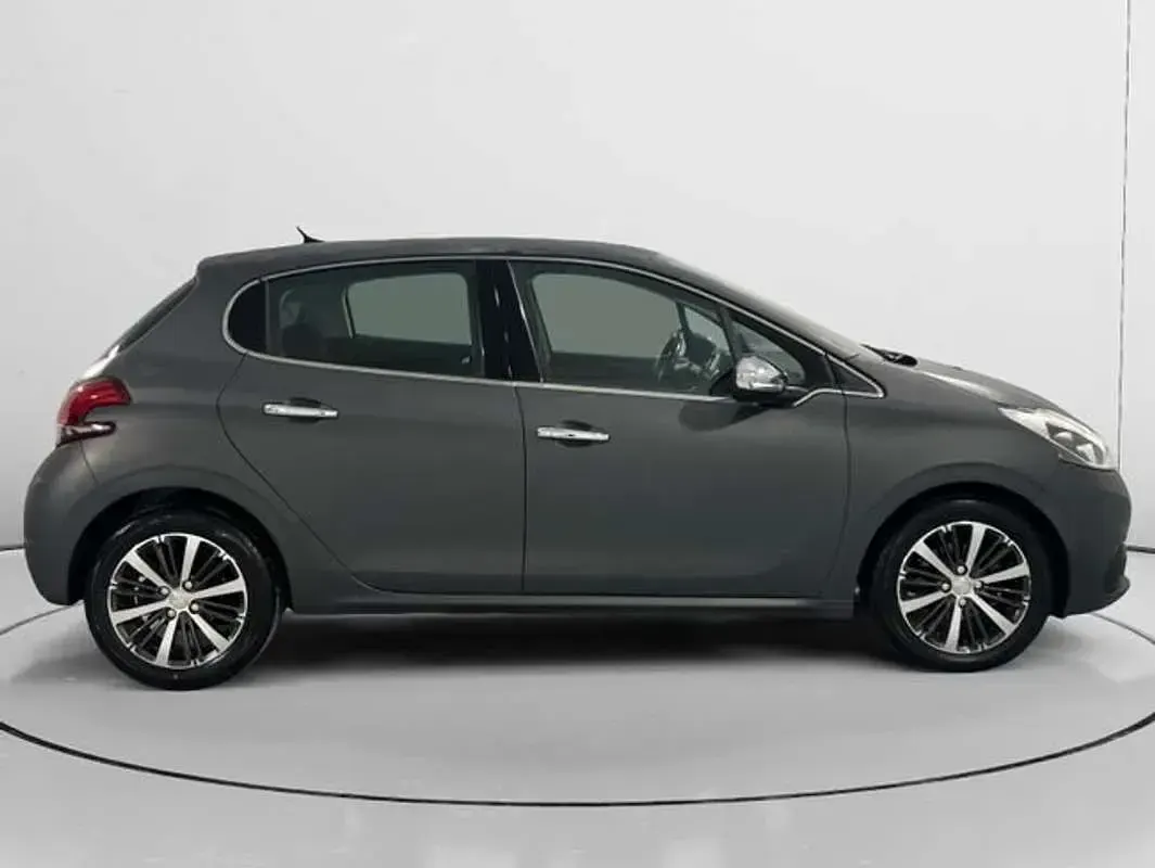 Usado Peugeot 208 Allure 110 CV (80 kW) 2017 Gris Utilitario