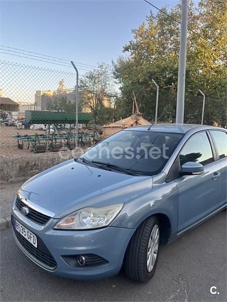 Usado Ford Focus Trend 109 CV (80 kW) 2008 Gris / plata Berlina