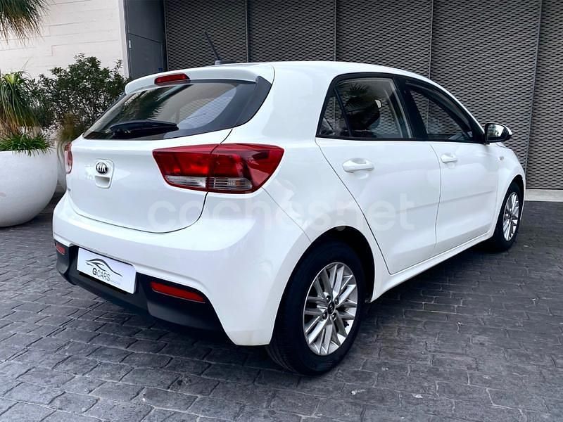 Usado Kia Rio 84 CV (61 kW) 2021 Blanco Berlina
