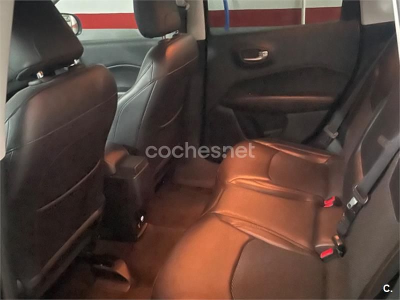 Usado Jeep Compass Limited 140 CV (102 kW) 2018 Gris / plata SUV