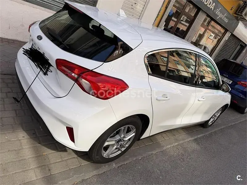 Usado Ford Focus Trend 120 CV (88 kW) 2019 Blanco Berlina