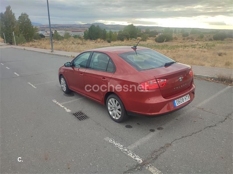 Usado Seat Toledo Style 105 CV (77 kW) 2013 Rojo Utilitario