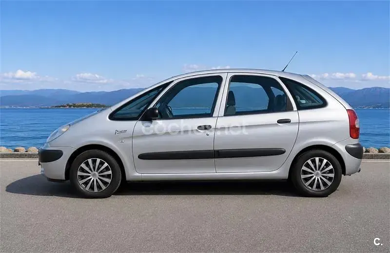 Usado Citroën Xsara Picasso 117 CV (86 kW) 2000 Gris / plata Monovolumen