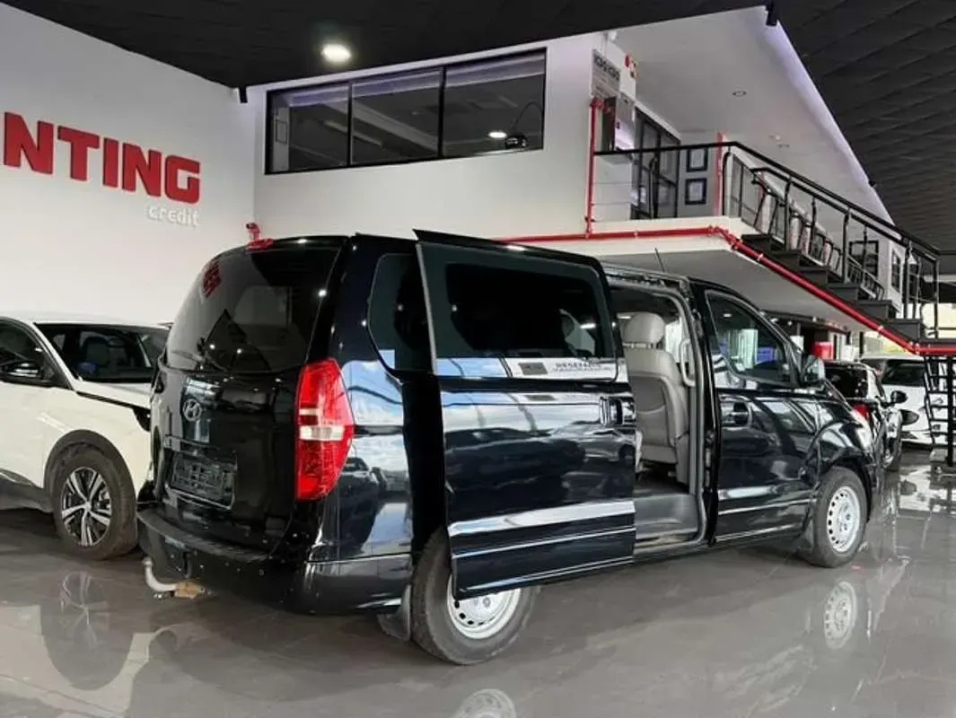 Usado Hyundai H-1 136 CV (100 kW) 2008 Negro Monovolumen