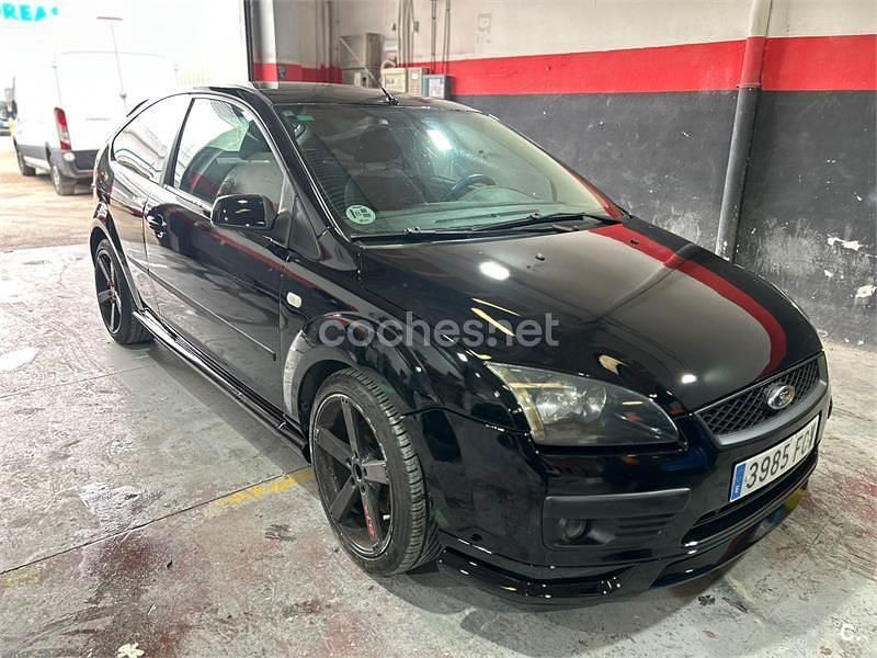 Usado Ford Focus Sport 136 CV (100 kW) 2006 Negro Berlina