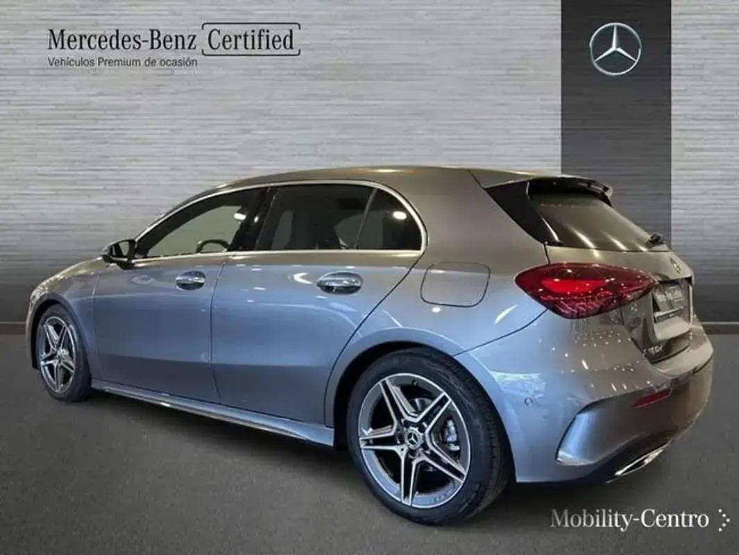 Usado Mercedes A180 109 CV (80 kW) 2024 Gris Utilitario