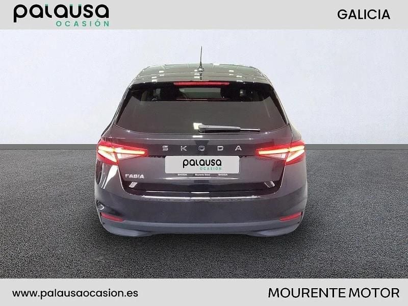 Usado Skoda Fabia 116 HP (85 kW) 2025 Preto Sedan