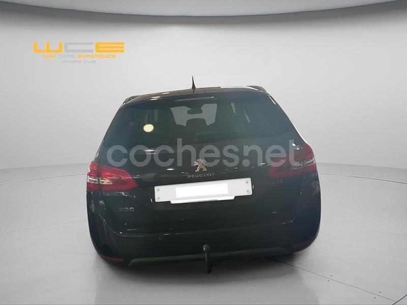 Usado Peugeot 308 SW Style 130 CV (95 kW) 2016 Negro Familiar