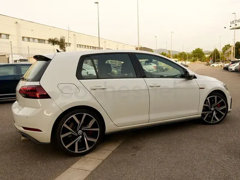 Usado VW Golf VIII GTI 245 CV (180 kW) 2020 Blanco Berlina