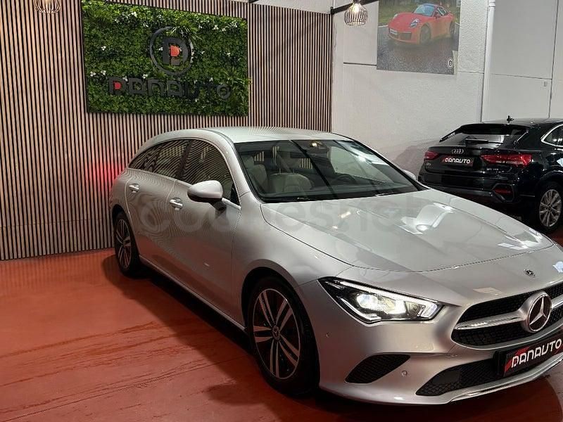 Usado Mercedes CLA200 Shooting Brake 150 CV (110 kW) 2021 Gris / plata Familiar