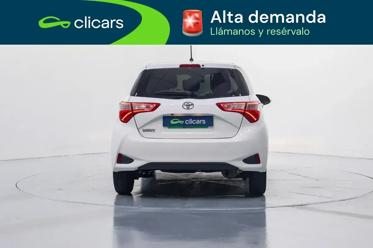 Käytetty Toyota Yaris Active 69 HP (50 kW) 2019 Valkoinen Sedan
