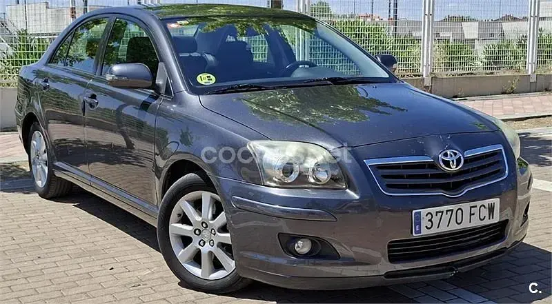 Usado Toyota Avensis Sol 116 CV (85 kW) 2006 Gris / plata Berlina