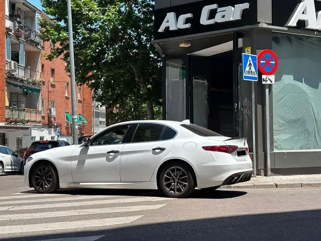 Usado Alfa Romeo Giulia 200 CV (147 kW) 2017 Blanco Berlina