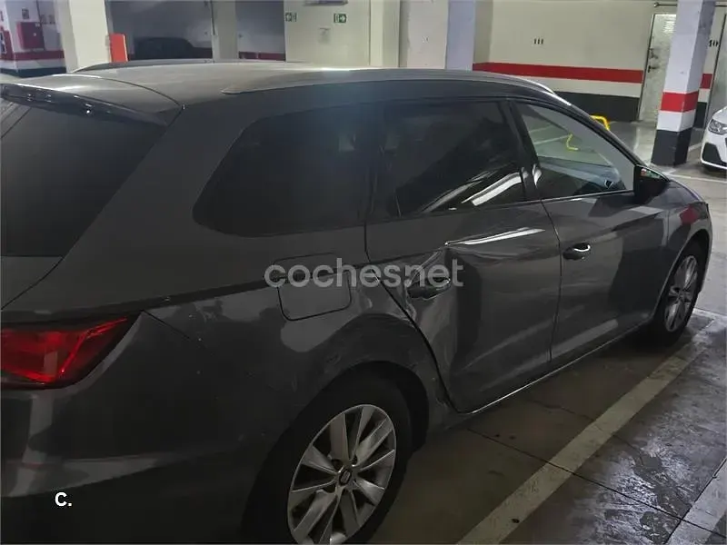 Usado Seat Leon ST Style 110 CV (80 kW) 2018 Gris / plata Familiar