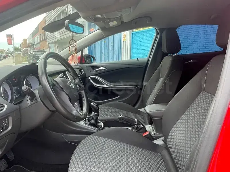 Usado Opel Astra Dynamic 110 CV (80 kW) 2017 Rojo Berlina