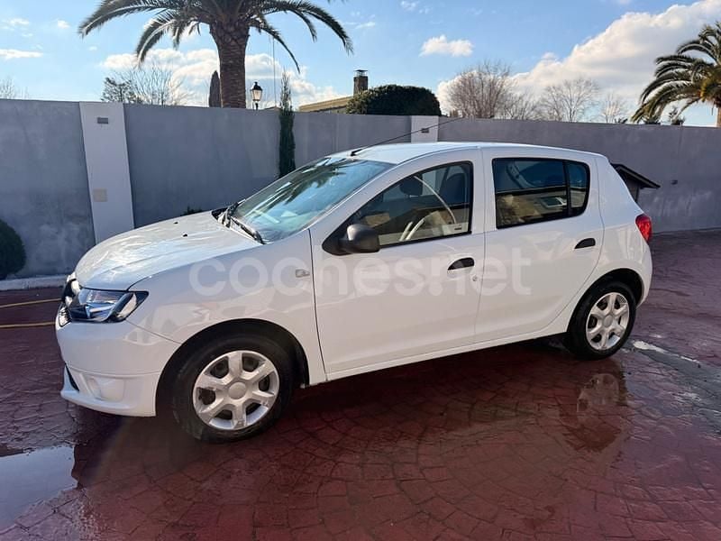 Usado Dacia Sandero Lauréate 75 CV (55 kW) 2014 Blanco Berlina