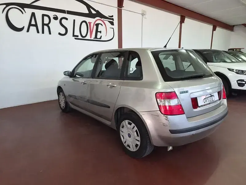 Usado Fiat Stilo Active 100 CV (73 kW) 2004 Gris / plata Berlina