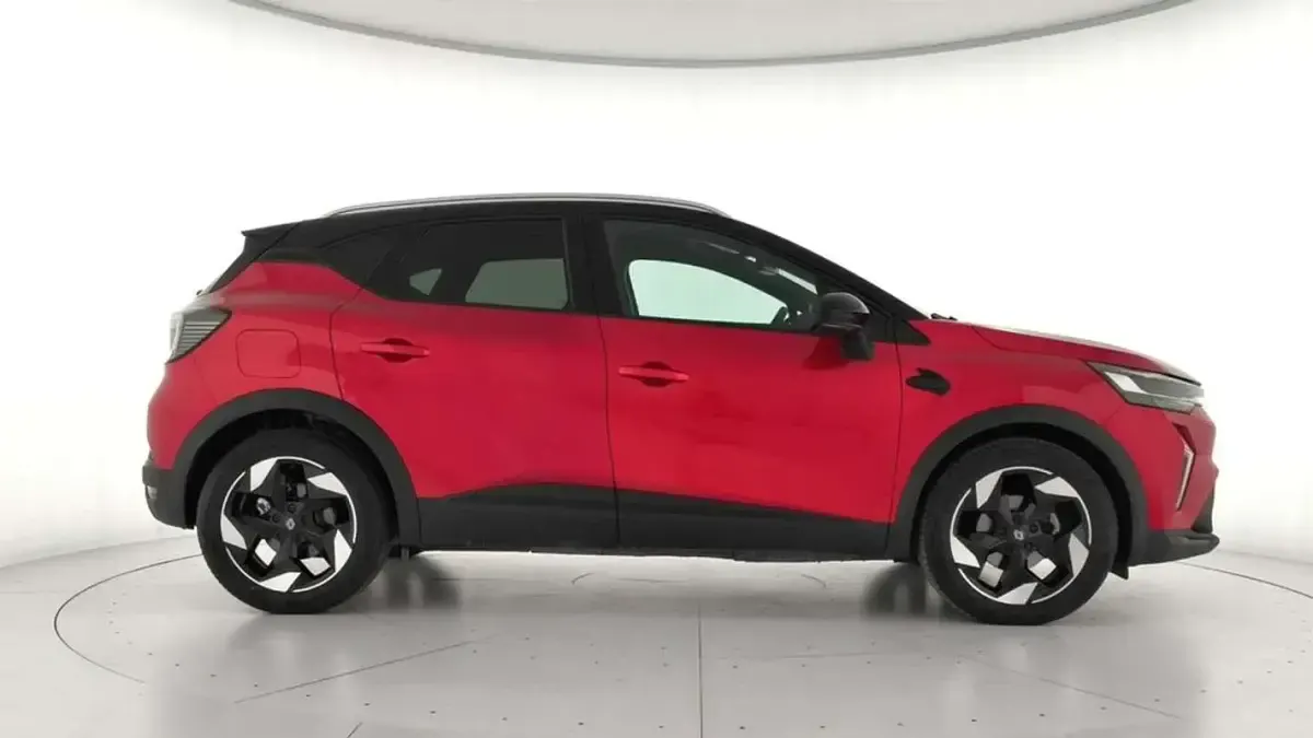 Usado Renault Captur Techno 101 CV (74 kW) 2025 Rojo SUV