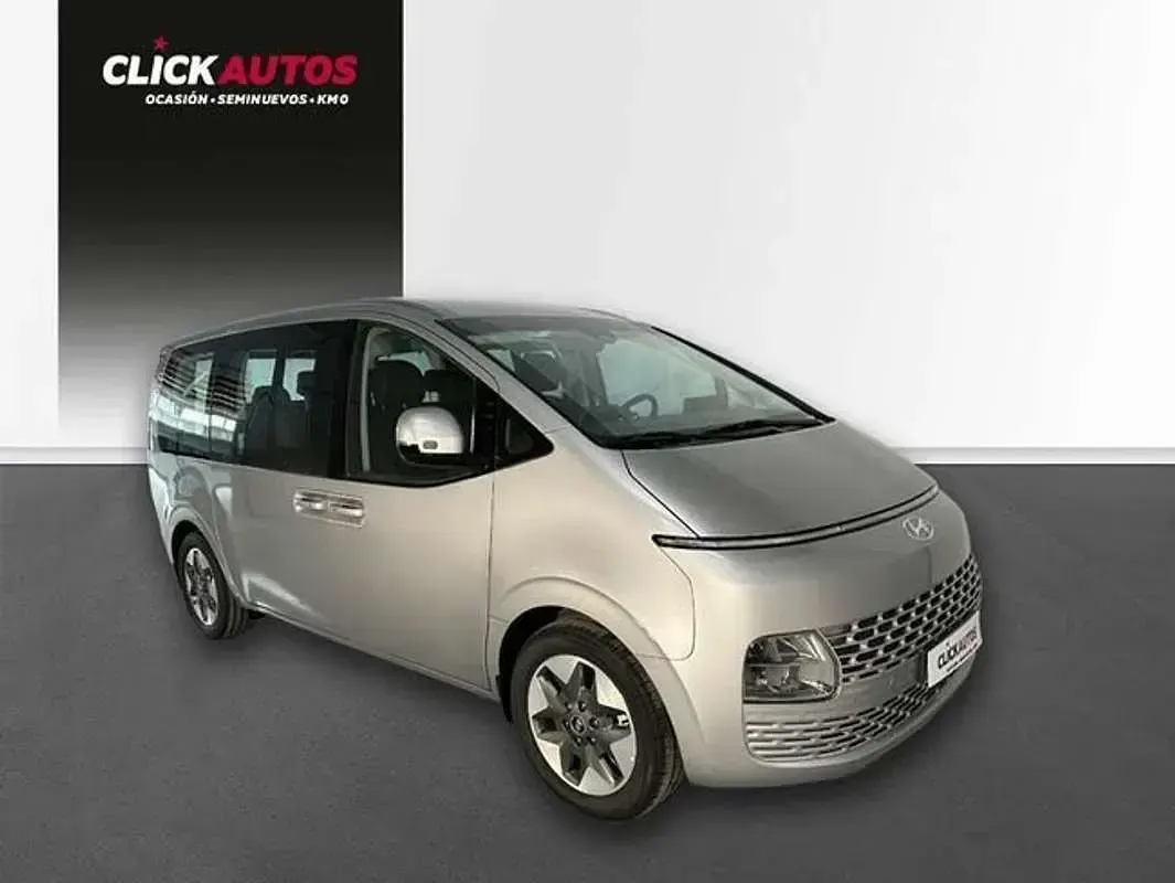 Usado Hyundai Staria 177 CV (130 kW) 2023 Plateado Monovolumen