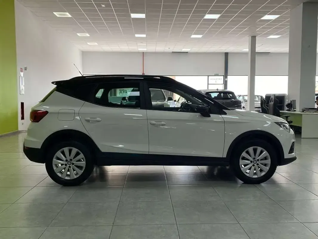 Usado Seat Arona Ecomotive 95 CV (69 kW) 2019 Blanco SUV