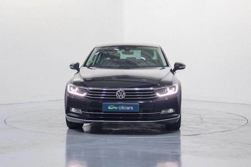 Usado VW Passat Sport 190 CV (139 kW) 2017 Negro Berlina