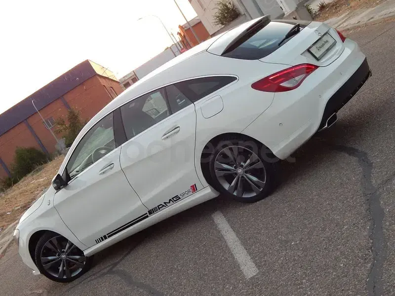 Usado Mercedes CLA180 Shooting Brake 122 CV (89 kW) 2015 Gris / plata Familiar