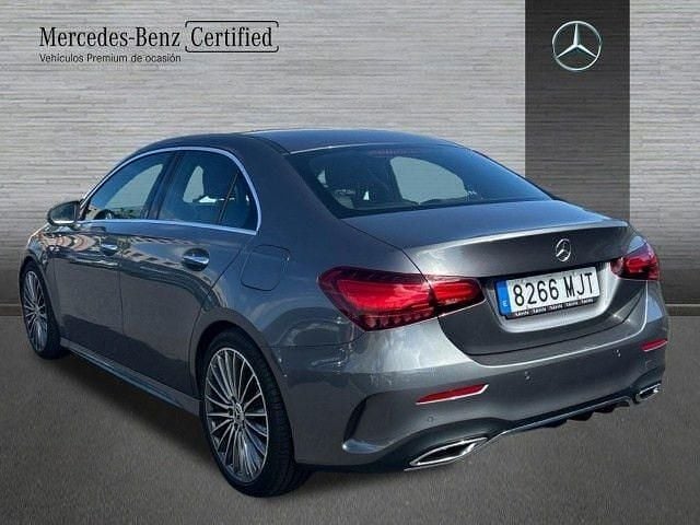 Usado Mercedes A200 AMG line 163 CV (119 kW) 2022 Gris montaña Berlina