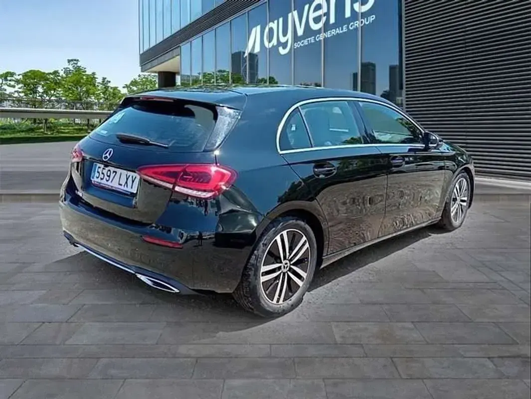 Usado Mercedes A180 136 CV (100 kW) 2022 Negro Utilitario