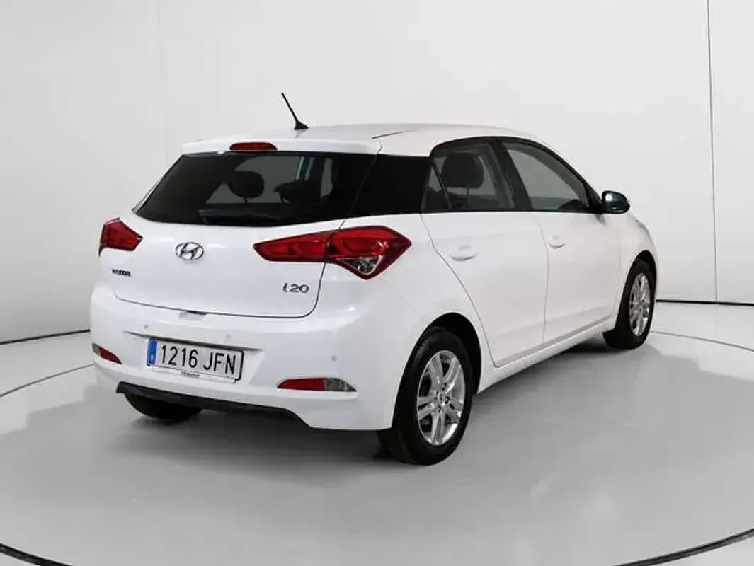 Usado Hyundai i20 90 CV (66 kW) 2015 Blanco Utilitario
