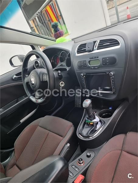 Usado Seat Leon Sport 140 CV (102 kW) 2005 Negro Utilitario