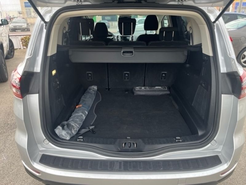 Usado Ford S-MAX S 150 CV (110 kW) 2017 Plateado Monovolumen