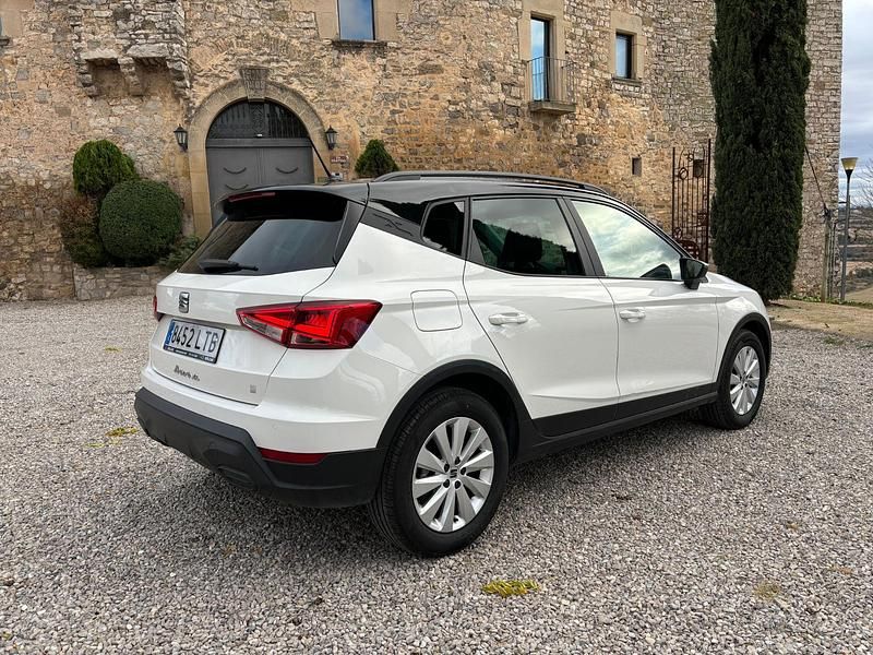 Usado Seat Arona Style 110 CV (80 kW) 2021 Blanco SUV