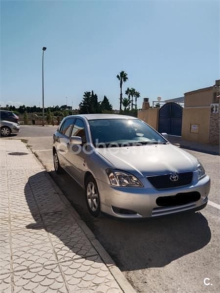 Gris / plata Usado 2004 Toyota Corolla Terra Berlina | 4200 € (Precio justo) - Imagen 1/4