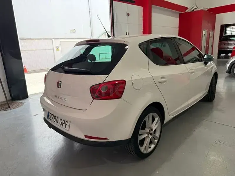 Usado Seat Ibiza 105 CV (77 kW) 2009 Blanco Berlina