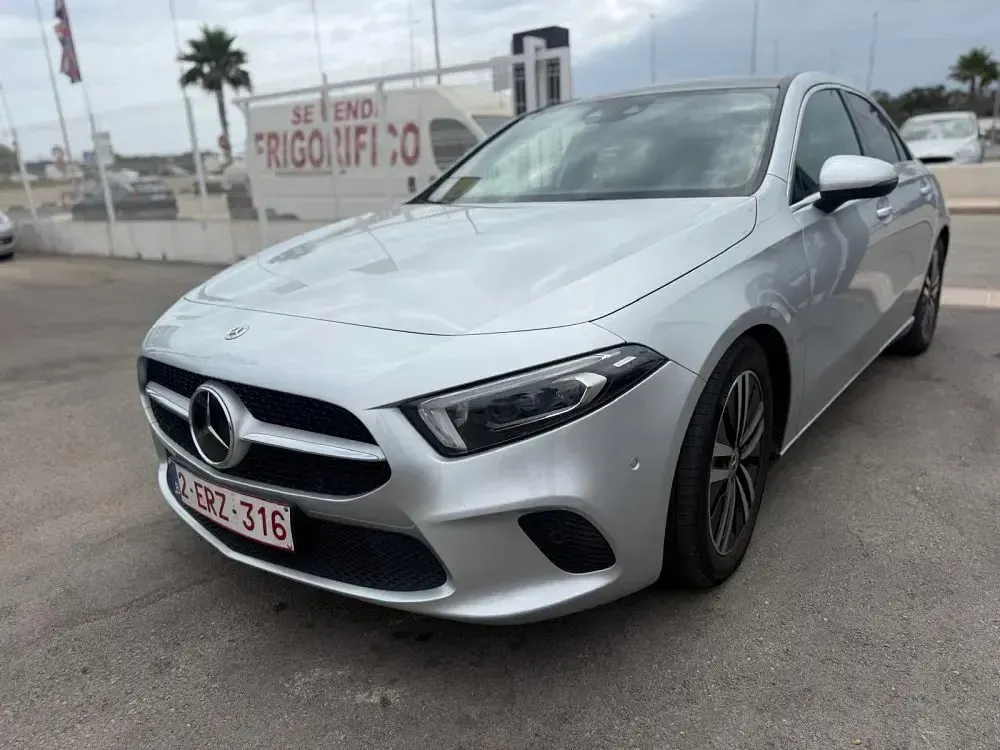 Usado Mercedes A200 150 CV (110 kW) 2022 Plata metalico Berlina