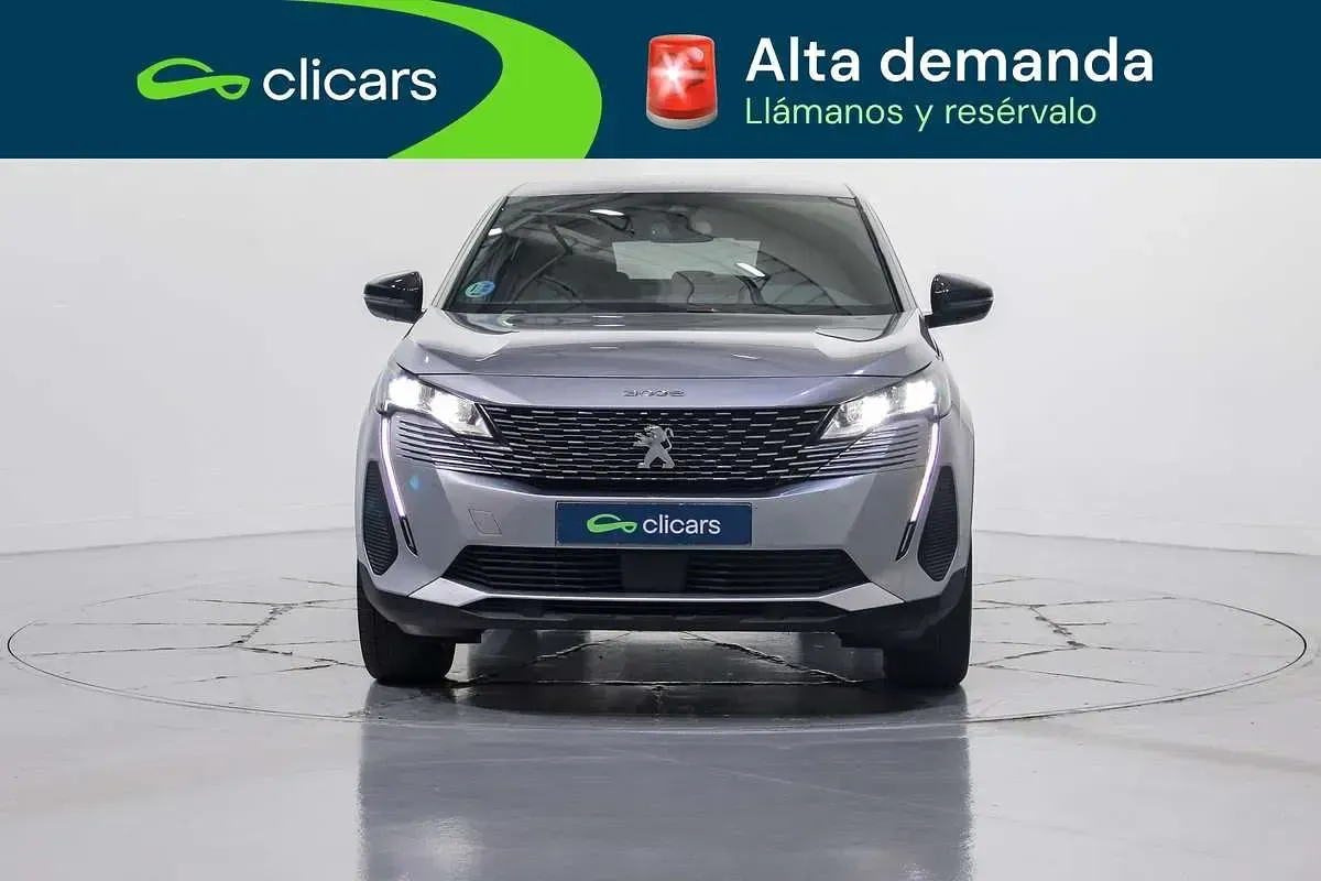 Usado Peugeot 3008 Allure 136 CV (100 kW) 2024 Plateado SUV
