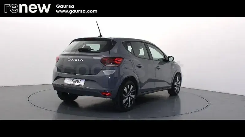 Usado Dacia Sandero Expression 101 CV (74 kW) 2025 Gris / plata Berlina