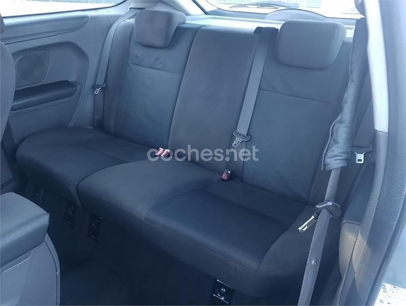 Usado Ford Focus Sport 109 CV (80 kW) 2005 Azul Berlina