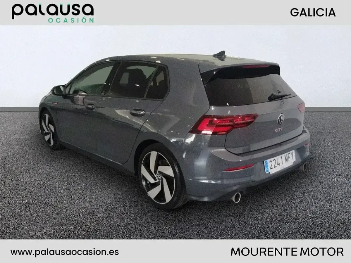 Usado VW Golf VIII GTI 245 CV (180 kW) 2023 Gris / plata Berlina