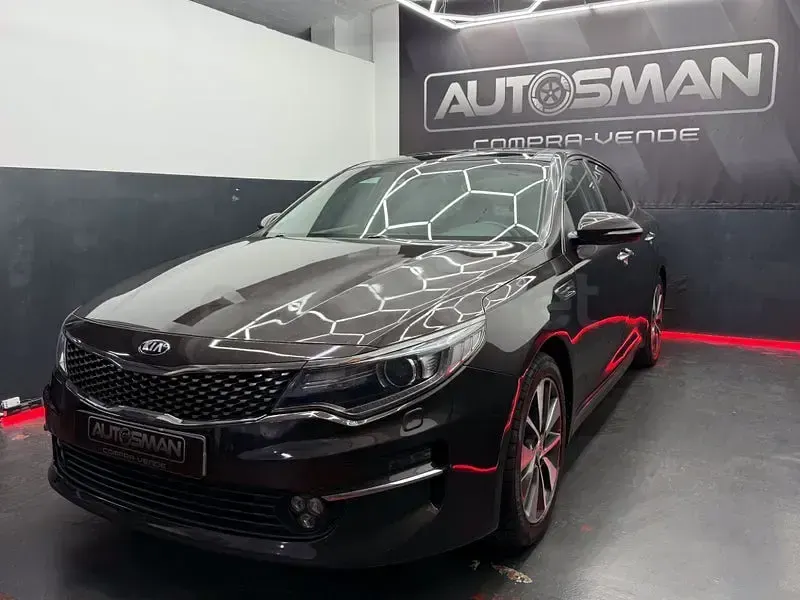 Usado Kia Optima 141 CV (103 kW) 2017 Gris / plata Berlina
