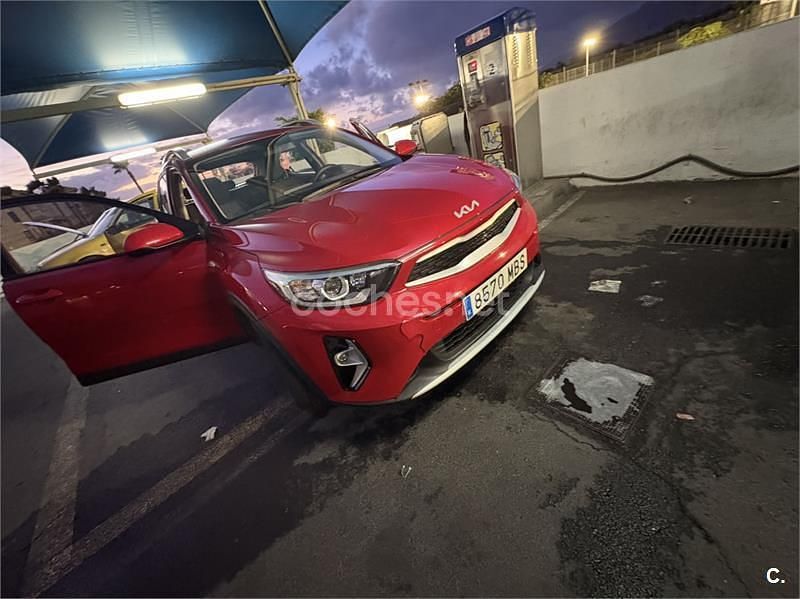Usado Kia Stonic 84 CV (61 kW) 2022 Rojo SUV