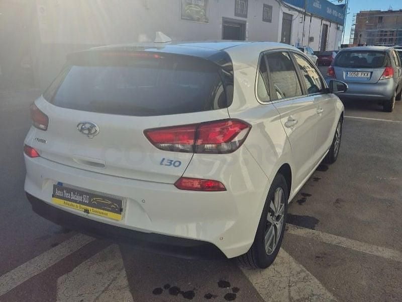 Begagnad Hyundai i30 120 HK (88 kW) 2017 Vit Sedan