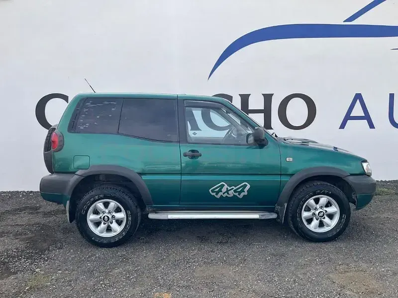 Usado Nissan Terrano Comfort 125 CV (91 kW) 2000 Verde SUV