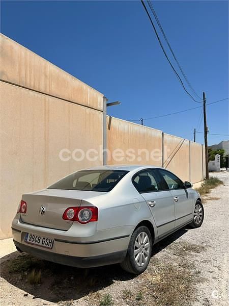 Usado VW Passat Edition 110 CV (80 kW) 2009 Gris / plata Berlina