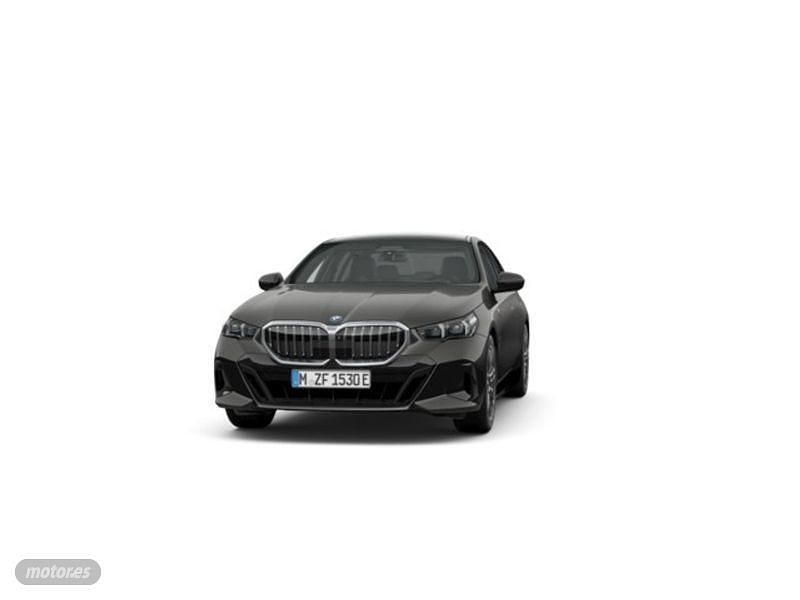 Gris / plata Usado 2025 BMW 530e Comfort Edition Berlina | 65.900 € - Imagen 1/4