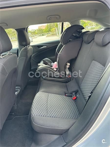 Usado Opel Astra Business 110 CV (80 kW) 2017 Gris / plata Familiar