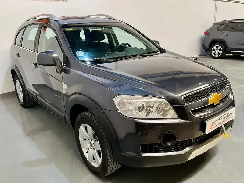 Usado Chevrolet Captiva 150 CV (110 kW) 2008 Gris / plata SUV