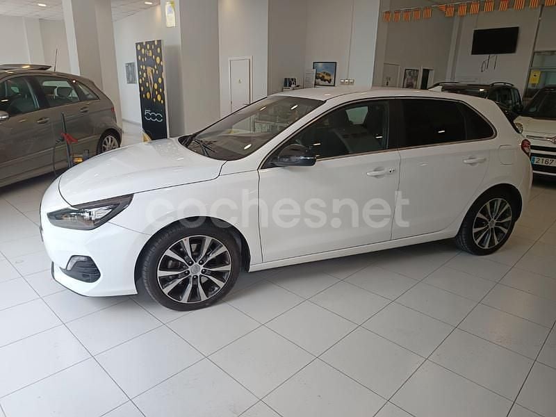 Usado Hyundai i30 GO! 116 CV (85 kW) 2020 Blanco Familiar