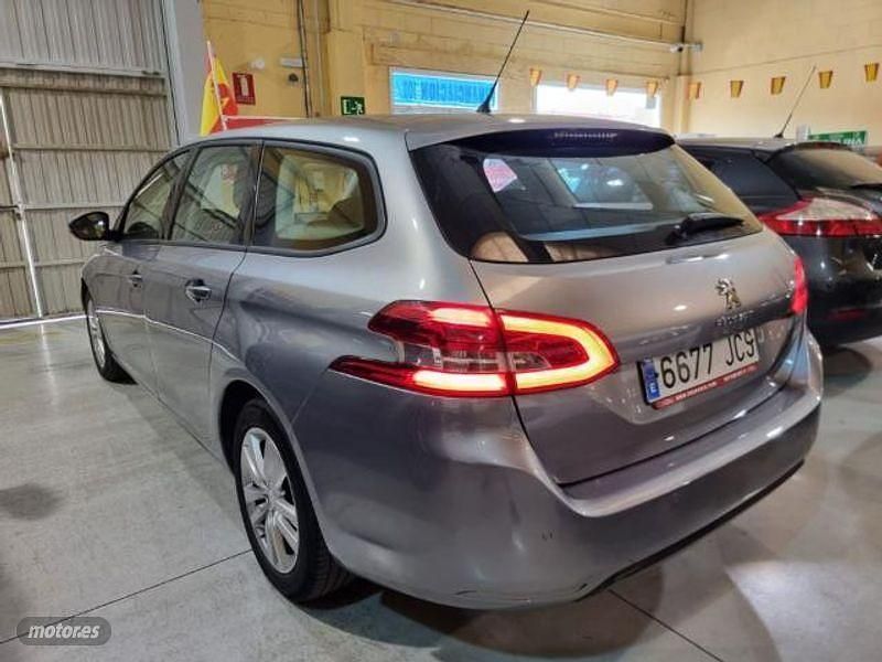 Usado Peugeot 308 Active 116 CV (85 kW) 2015 Gris Familiar