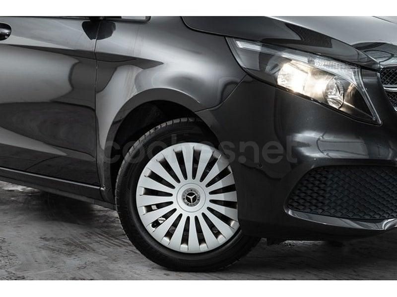 Usado Mercedes V220 163 CV (119 kW) 2022 Gris / plata Monovolumen